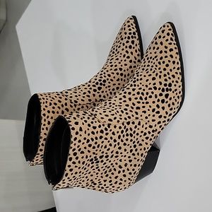 Leopard print booties / ankle heels, Size 8.5